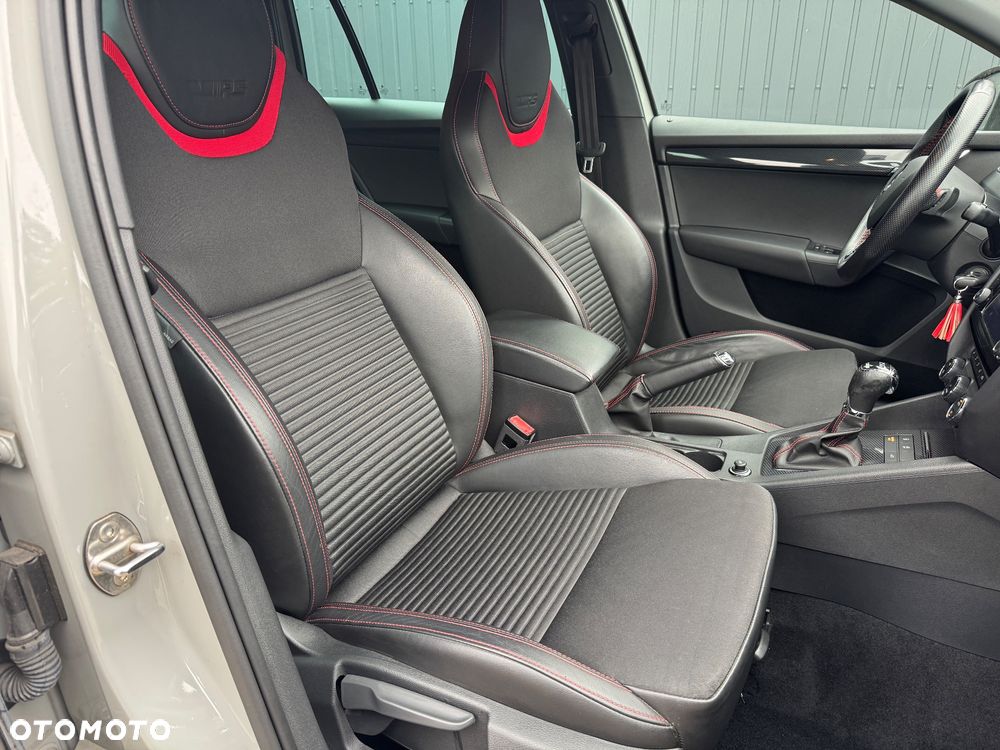 Skoda Octavia 2.0 TDI DSG RS - 16