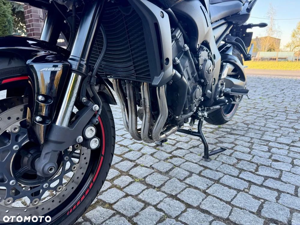 Yamaha FZ - 13