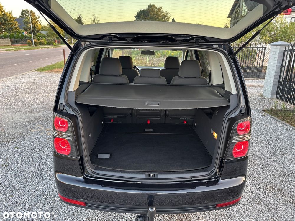 Volkswagen Touran - 19
