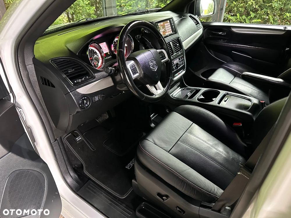 Dodge Grand Caravan 3.6 R/T - 8