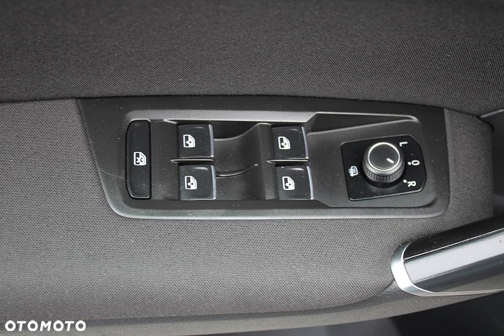 Volkswagen Touran 2.0 TDI SCR Highline - 30