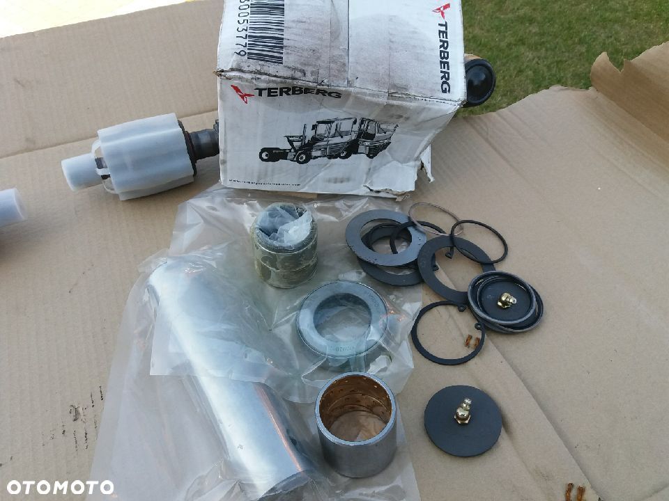 zestaw naprawczy zwrotnicy - Terberg YT - 3