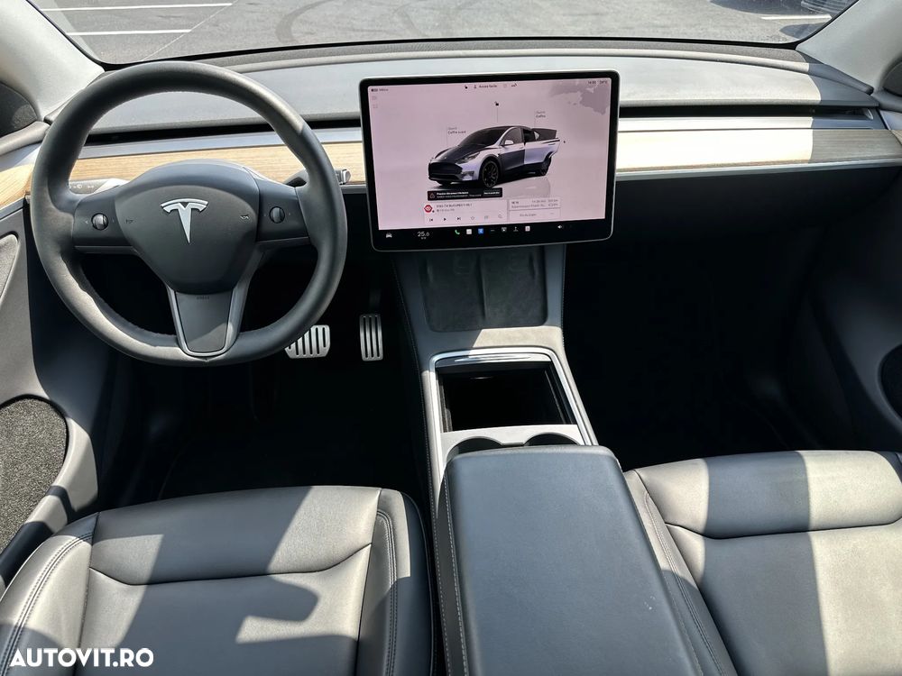 Tesla Model Y - 10