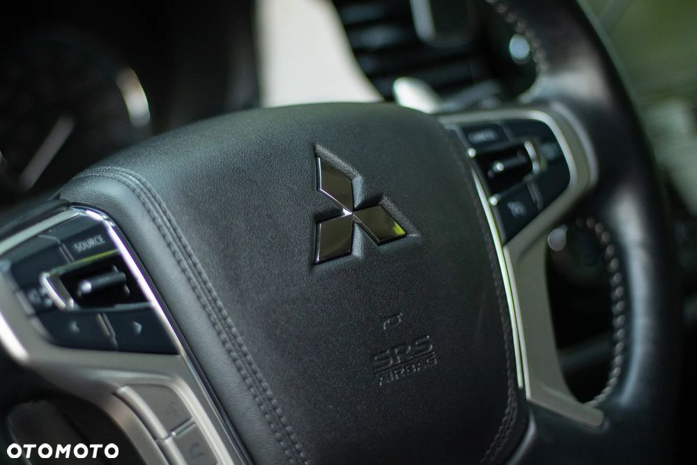 Mitsubishi Outlander - 12