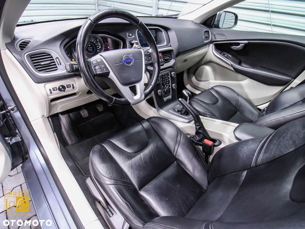 Volvo V40 D2 Summum - 17