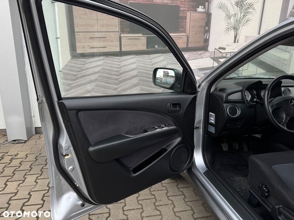 Mitsubishi Outlander - 23