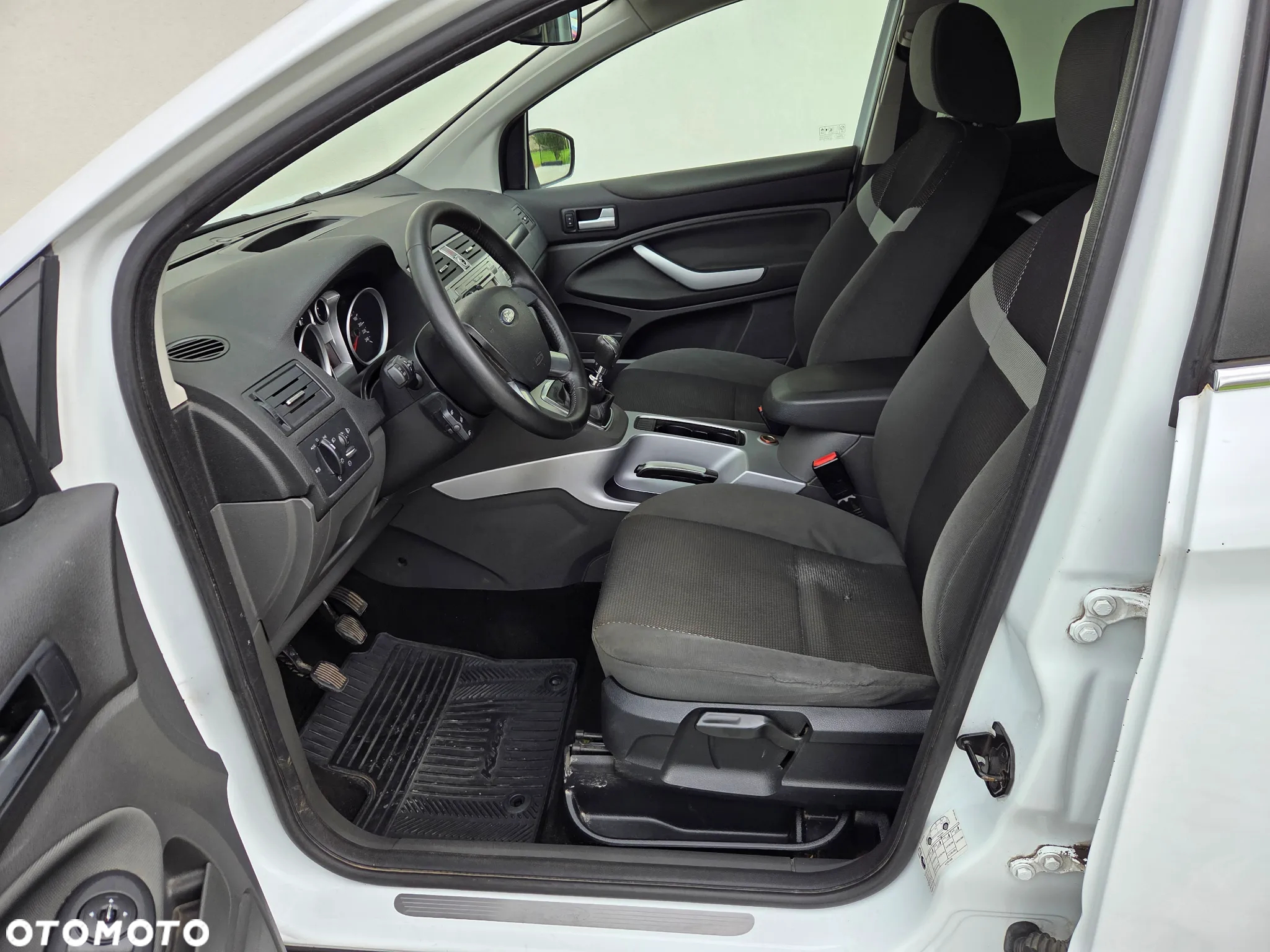 Ford Kuga - 8