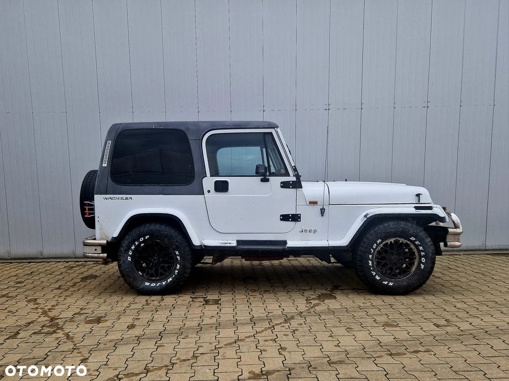 Jeep Wrangler - 11