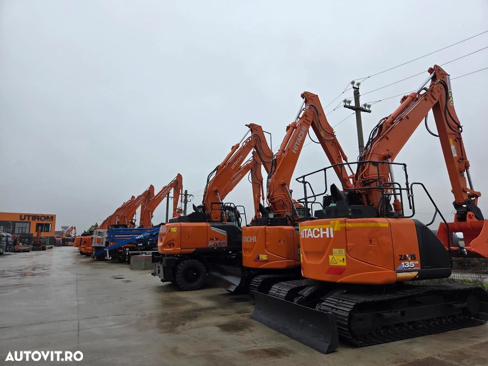 Hitachi ZX135-7, NOU, 2025, COMPACT-rotire gabarit senile, LAMA NIVELARE, Adancime sapaare 6m, Inst picon, camera spate, camere laterale, Consum 6l/h, Masa operationala 16t, Cupa 1,2m latime, Ridica 9t, latime 2,49m, leasing 5 ani ,PROMOTIE 133.900 Eur+Tva - 27