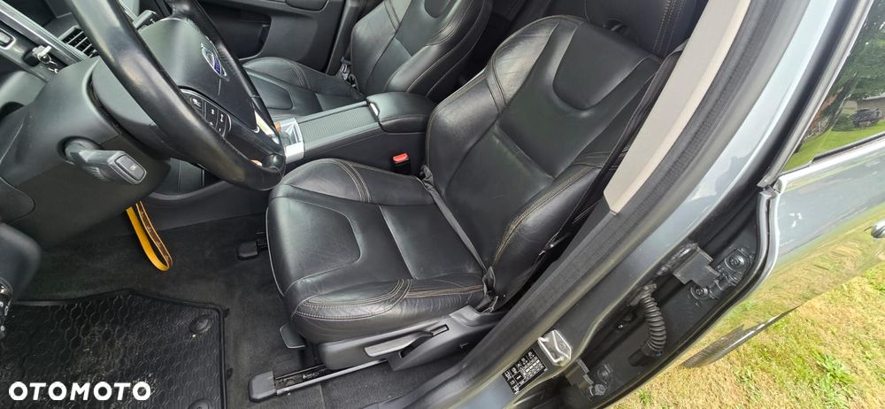 Volvo XC 60 D4 R-Design - 29