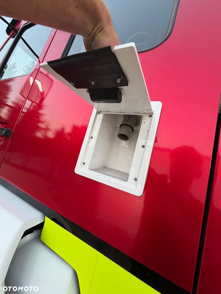 MAN Straż pożarna pojazd pożarniczy wóz strażacki MAN L80 GBA średni terenowy- uterenowiony 4x4 CNBOP 3000l wody + 100l piany reduktor blokady przedniego i tylnego mostu, maszt oświetleniowy - 24