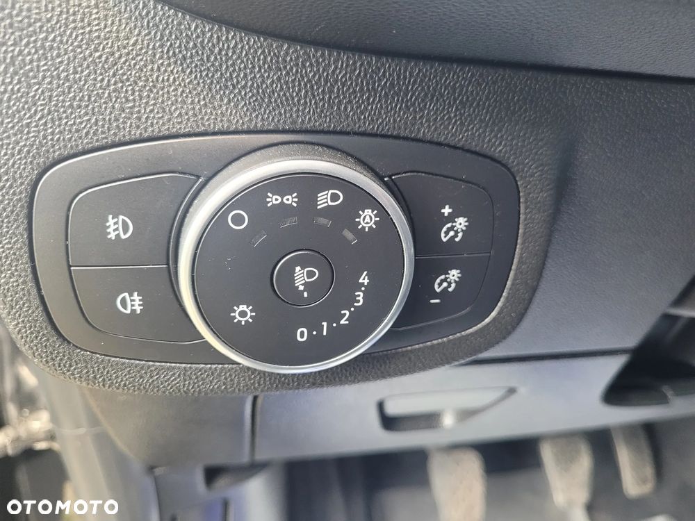 Ford Fiesta 1.1 S&S TITANIUM - 24