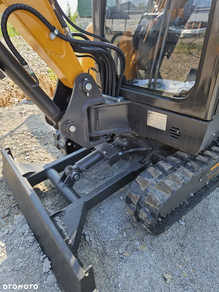 JCB JBC 8022 - 18
