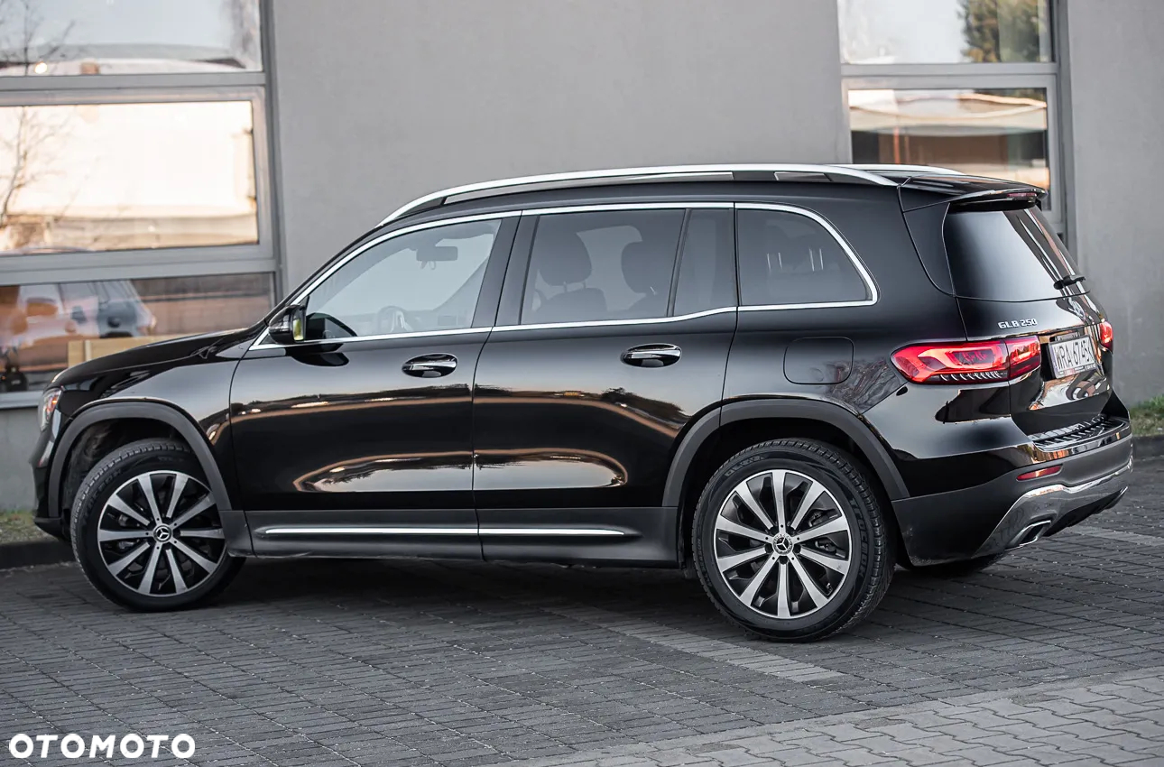 Mercedes-Benz GLB 250 4-Matic 8G-DCT - 10