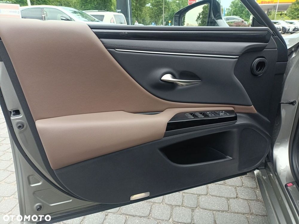 Lexus ES 300h Business Edition - 16