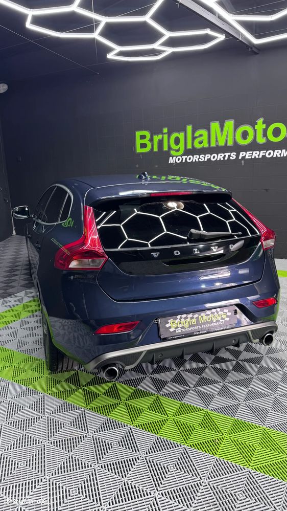 Volvo V40 D2 R Design - 11