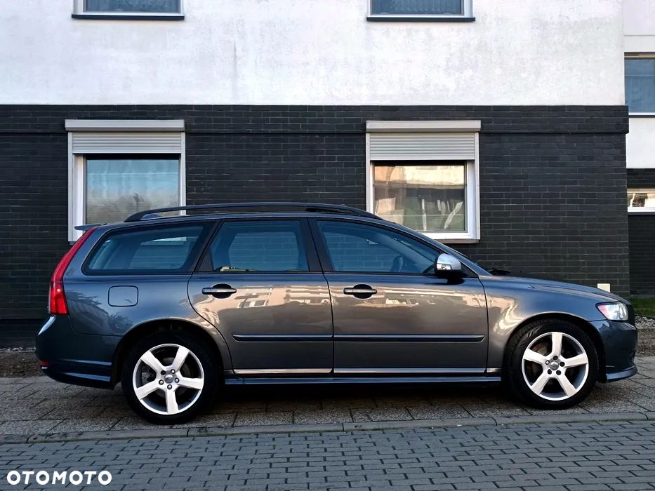 Volvo V50 D2 R-Design - 3