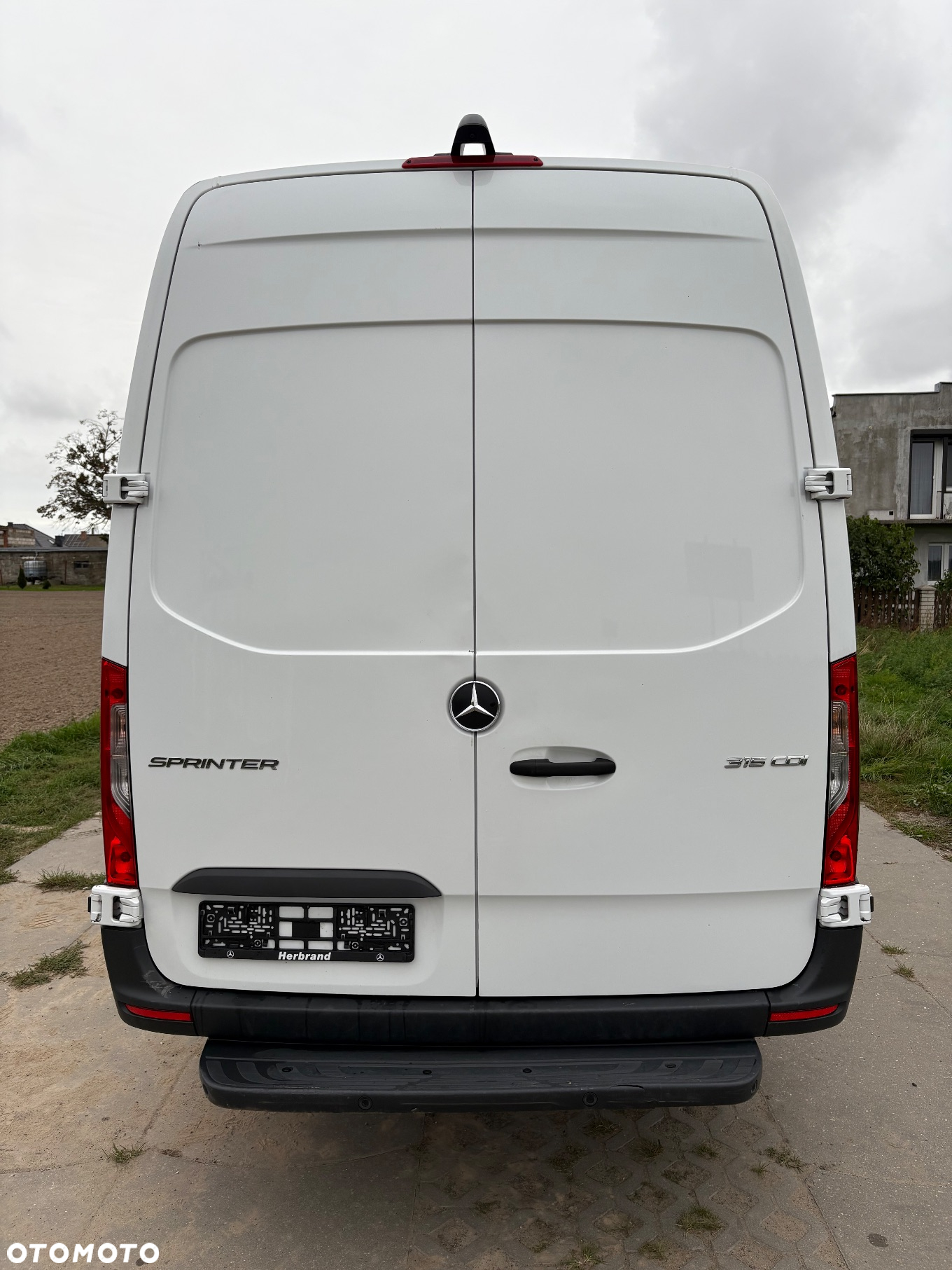 Mercedes-Benz Sprinter - 9
