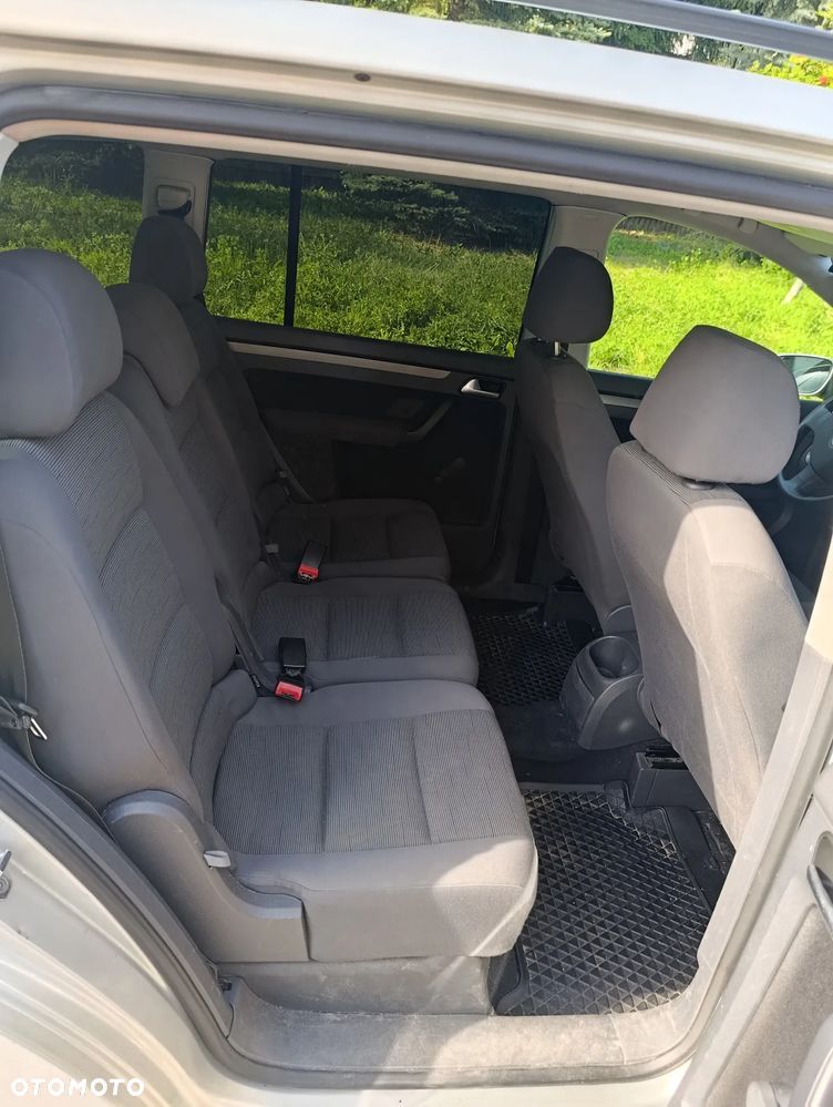 Volkswagen Touran - 9
