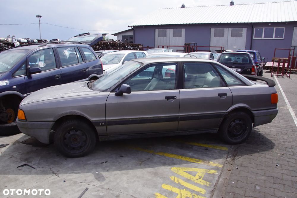 Auto na części - Audi 80 B3 1.8 90 KM JN AKM LY7U 1987R Silnik Skrzynia Drzwi Błotnik Klapa Zderzak Lampa Lusterko Klamka Szyba Deska Kokpit Sterownik Moduł Czujnik Licznik Panel Kierownica - 2