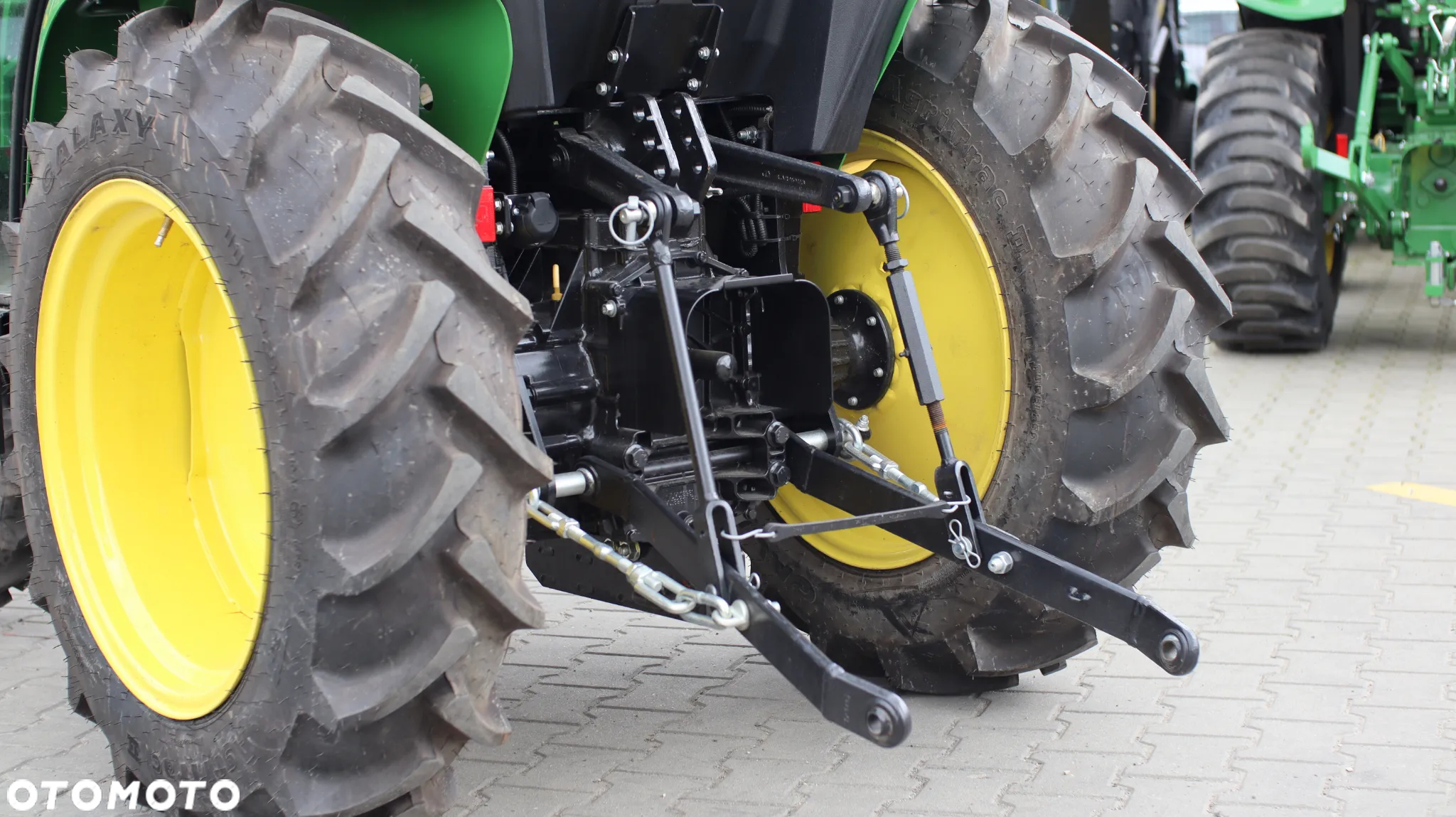John Deere 3038E - 9
