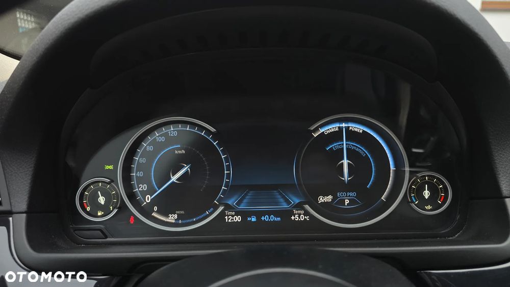 BMW Seria 5 525d xDrive Luxury Line - 32