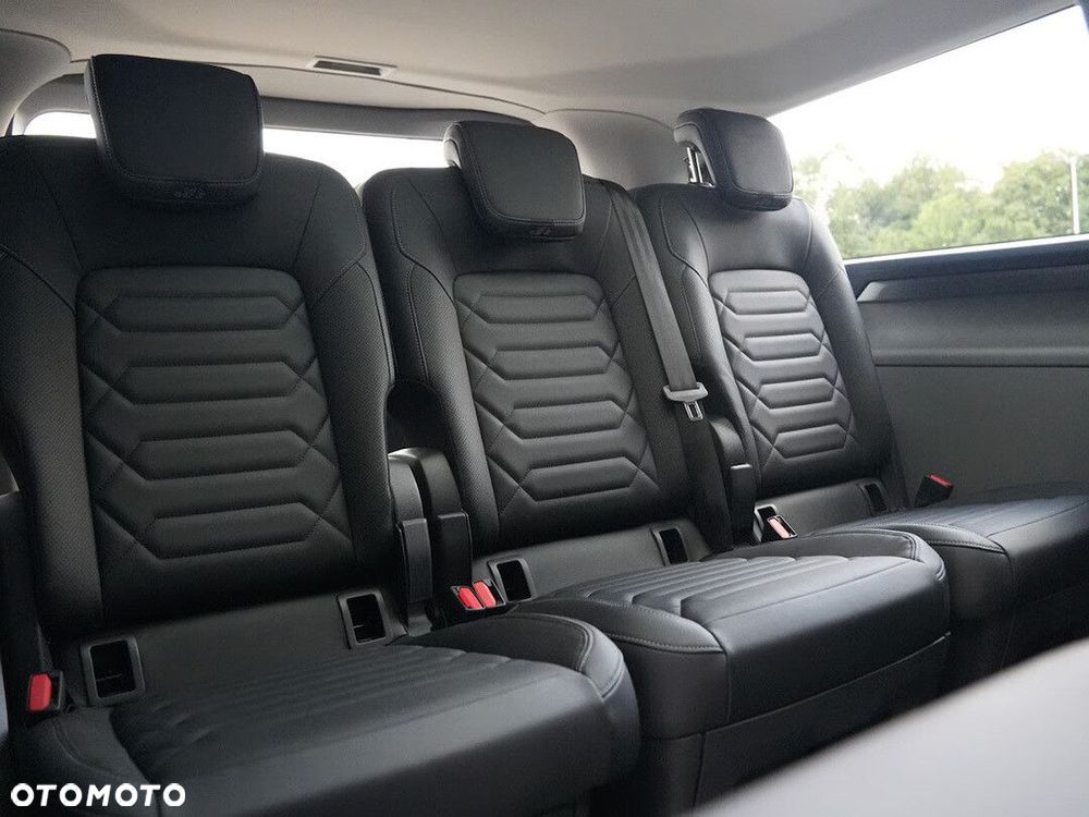 Ford Tourneo Custom - 14