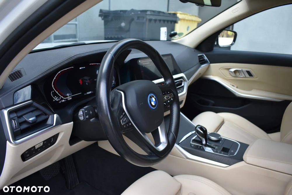 BMW Seria 3 320e Luxury Line - 19