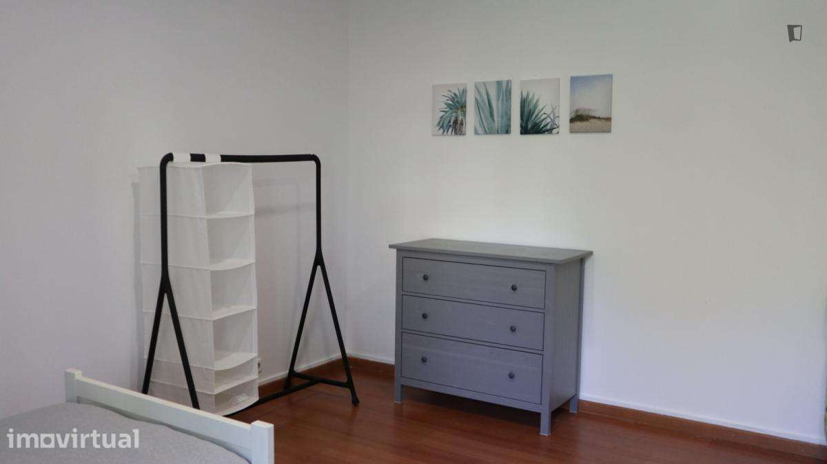 Quarto - localizado em Telheiras Lisbon - Grande imagem: 5/15