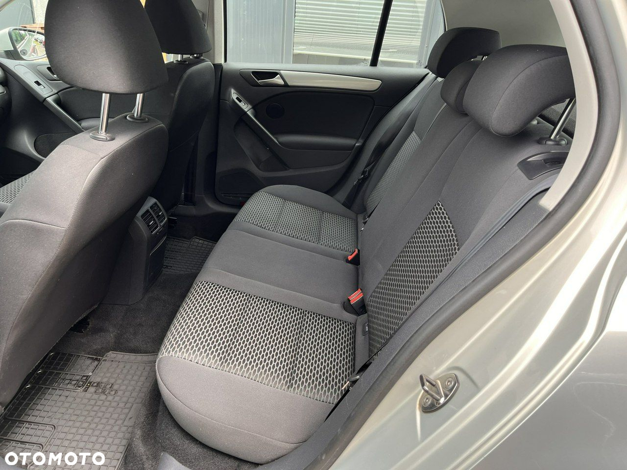 Volkswagen Golf - 22