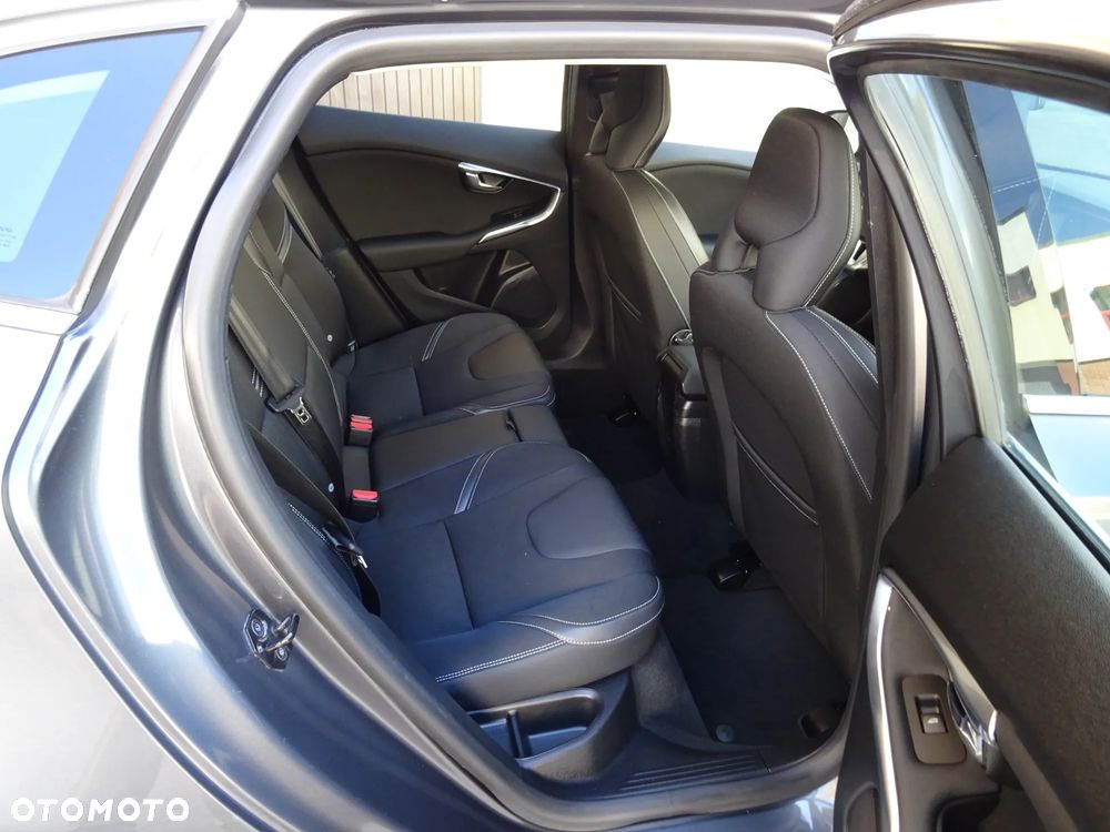 Volvo V40 D2 Momentum - 9