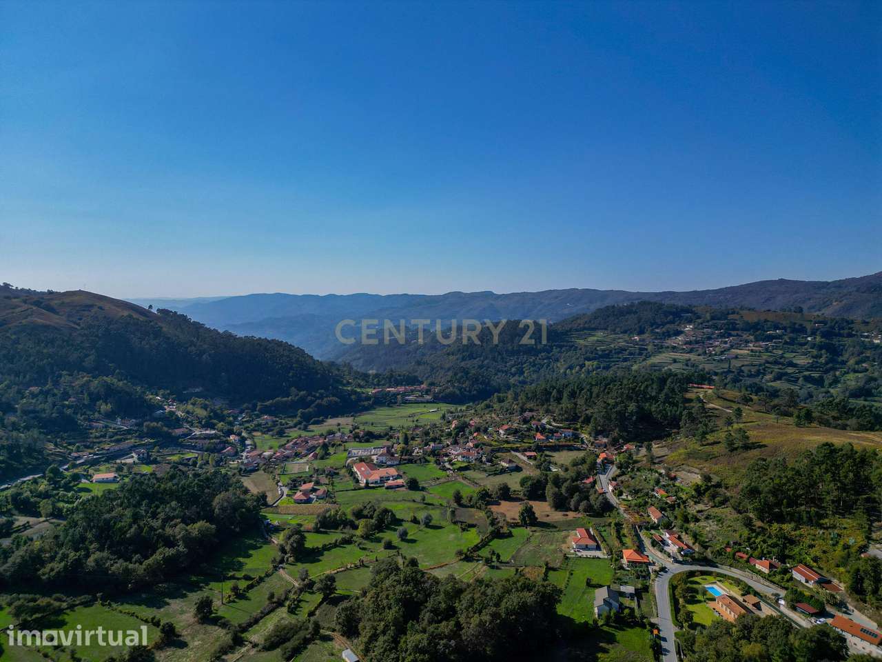 Casa Térrea na zona do Gerês / Braga –7.000 m² de terreno Plano - Grande imagem: 2/39