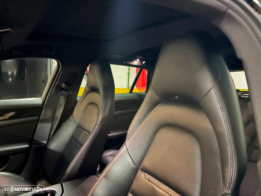 Porsche Panamera Sport Turismo 4 E-Hybrid - 3