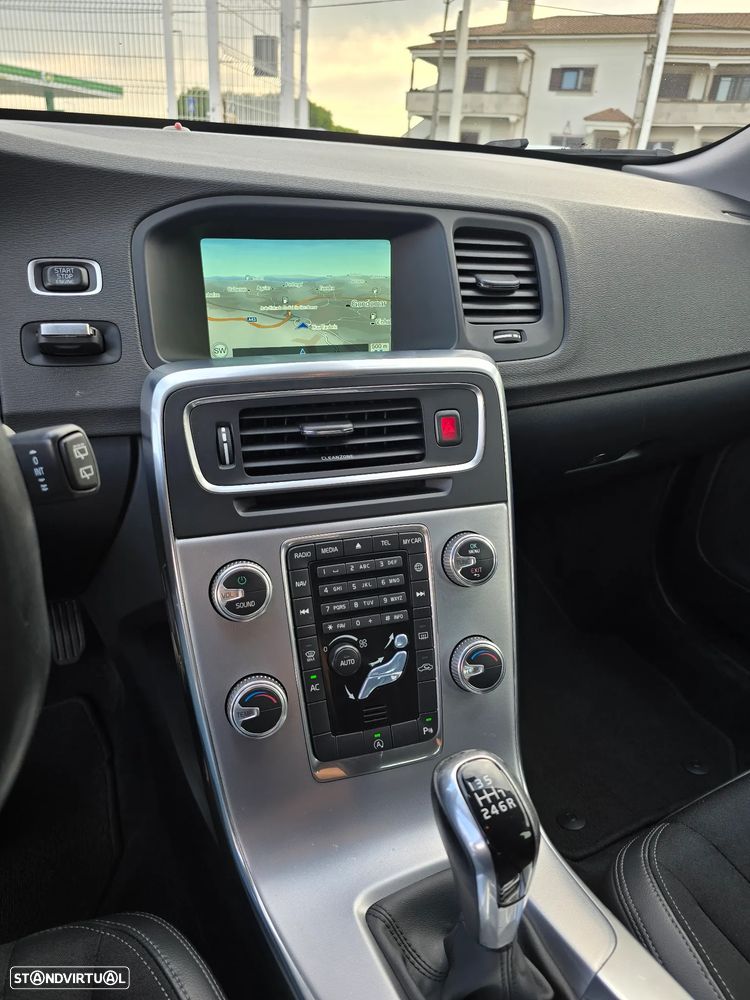 Volvo V60 2.0 D4 Momentum - 14