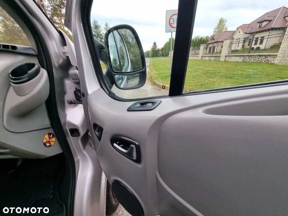 Opel Vivaro L2H1 2.9t - 18