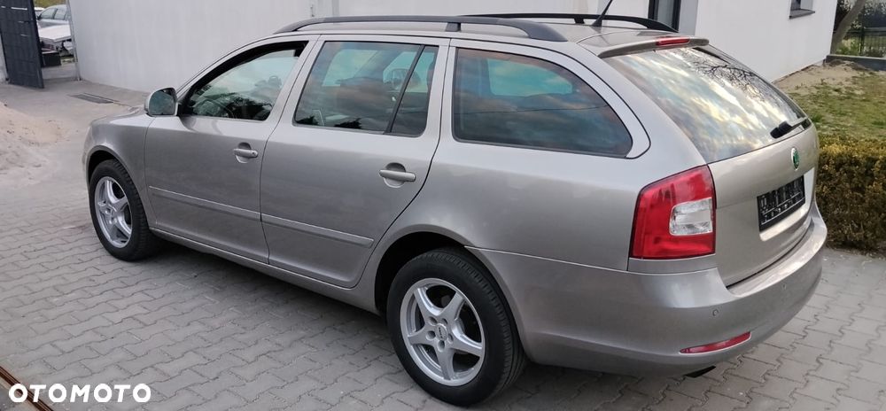 Skoda Octavia 1.6 TDI DPF Elegance - 4