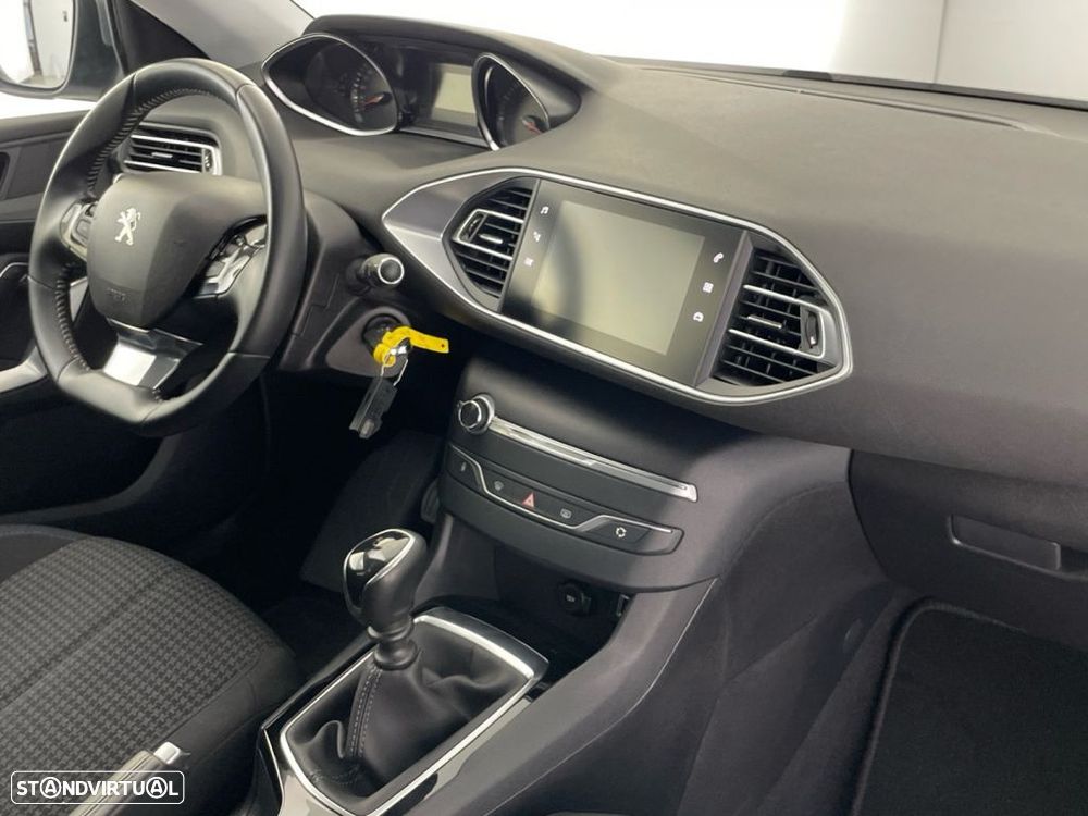 Peugeot 308 1.2 PureTech Style — fotografia 22