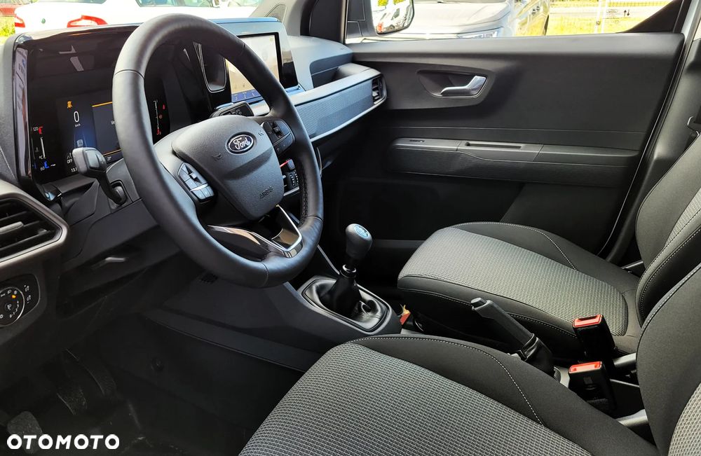 Ford Transit Courier - 11