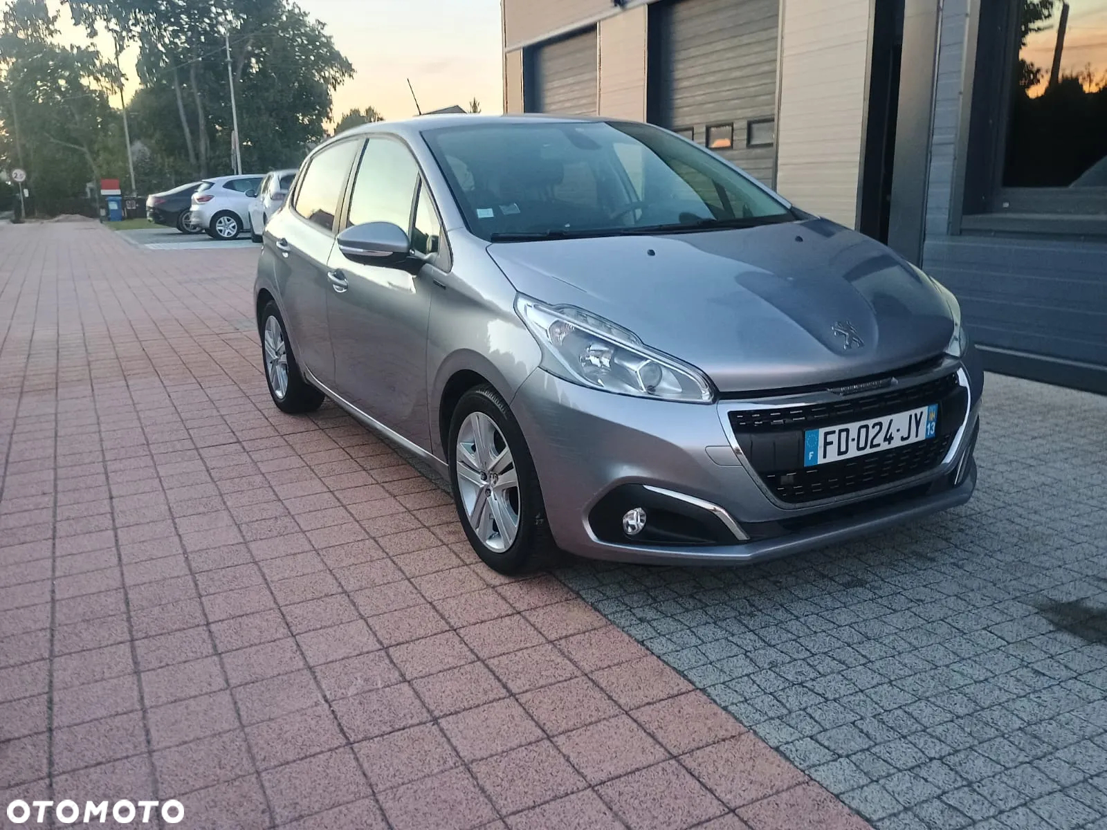 Peugeot 208 - 14