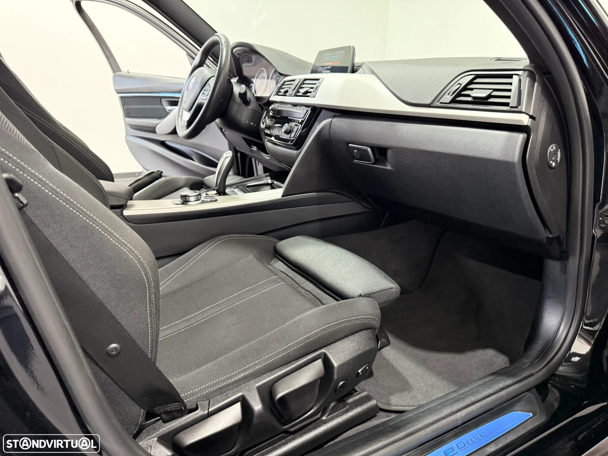BMW 330 e iPerformance Line Sport - 42