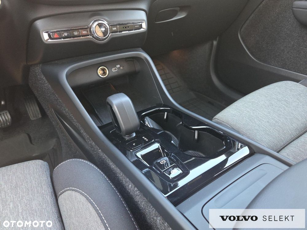 Volvo XC 40 B3 Plus Dark - 26