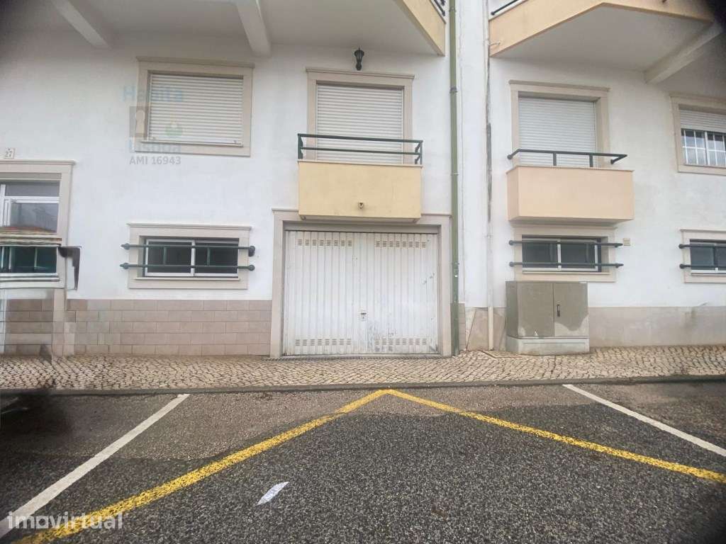 Arrenda-se Box / Garagem Fechada - Rua Eça de Queiroz, Entroncamento - Grande imagem: 3/12