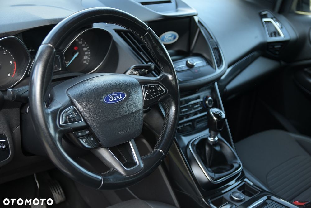 Ford Kuga 2.0 TDCi 2x4 Titanium - 17