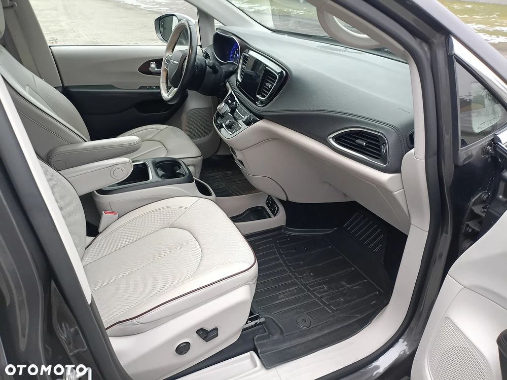 Chrysler Pacifica - 13