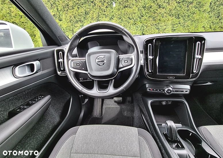 Volvo XC 40 B4 B DKG Ultimate Dark - 27