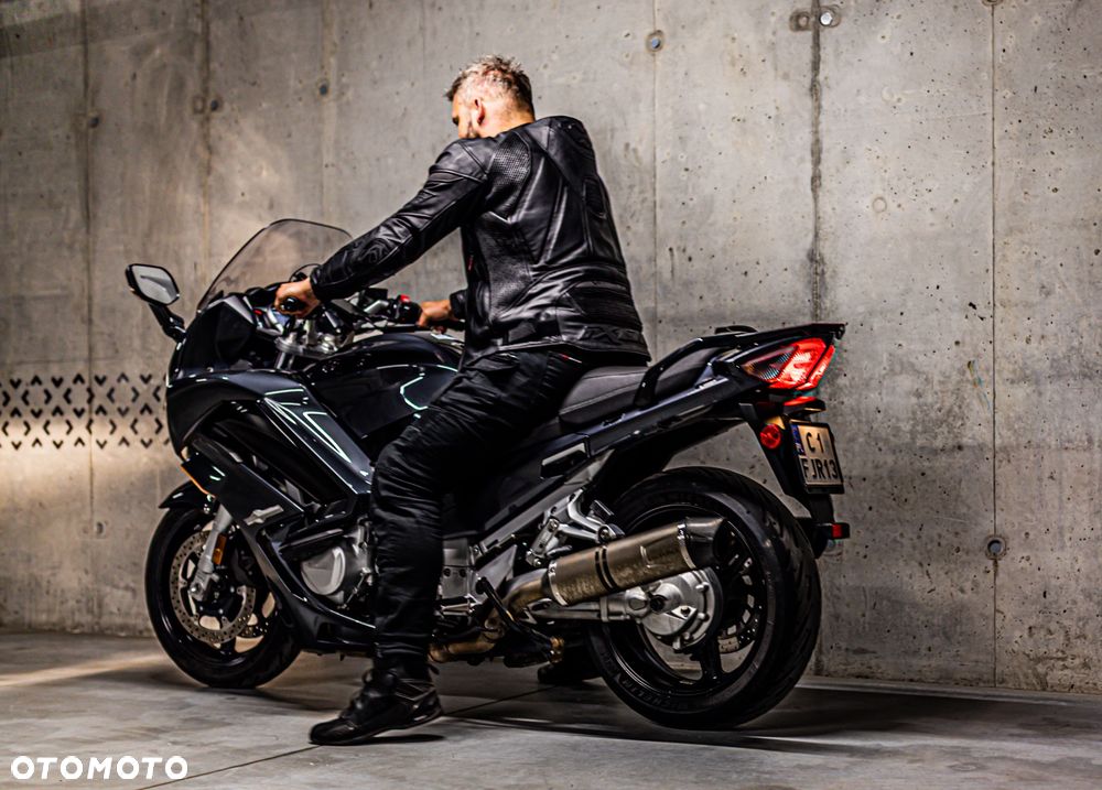 Yamaha FJR - 6