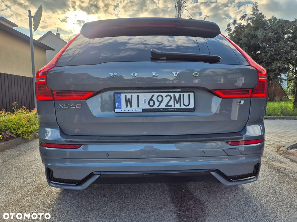Volvo XC 60 B4 D AWD Plus Dark - 39