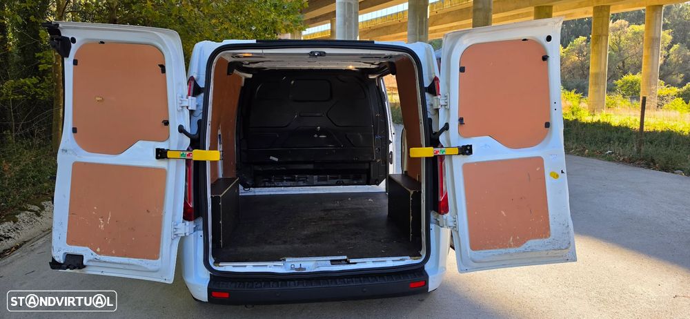 Ford Transit Custom L1H1 2.0 IVA DEDUTIVEL - 17