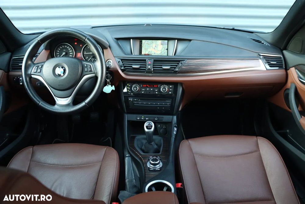 BMW X1 sDrive18d xLine - 11