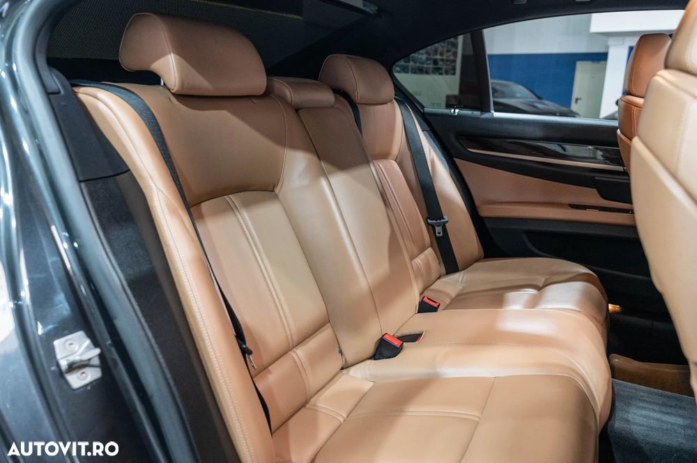 BMW Seria 7 740d xDrive - 28